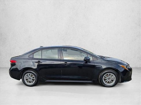 Used 2020 Toyota Corolla LE image 4