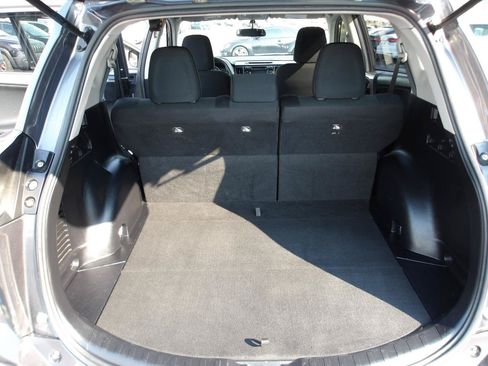 Used 2016 Toyota RAV4 LE AWD/4WD image 11