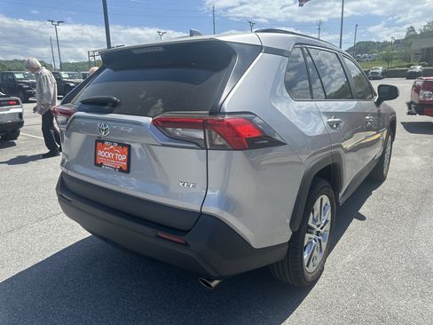 Used 2021 Toyota RAV4 XLE Premium FWD image 8