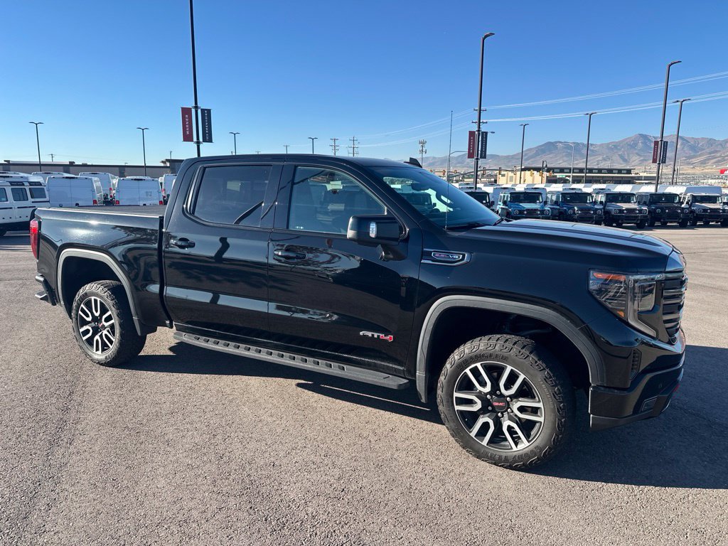 Used 2024 GMC Sierra 1500 AT4 w/ Technology Package AWD/4WD image 5