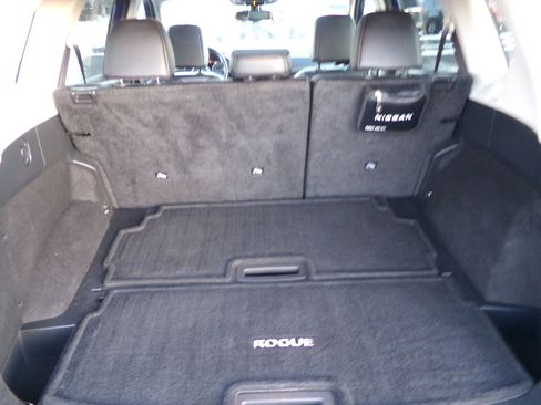 Used 2023 Nissan Rogue SL image 46