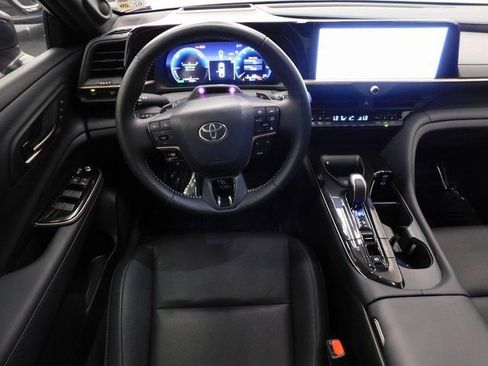 Used 2025 Toyota Crown Platinum image 32