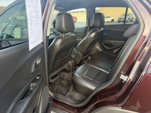 Used 2021 Chevrolet Trax LT w/ Premium Seat Package image 9