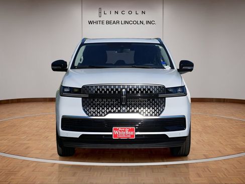 Used 2025 Lincoln Navigator Reserve AWD/4WD image 2
