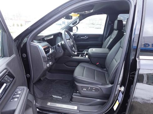 New 2025 GMC Yukon XL Denali w/ LPO, Illumination Package image 12