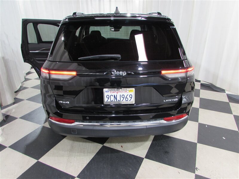 Used 2023 Jeep Grand Cherokee Limited AWD/4WD image 39