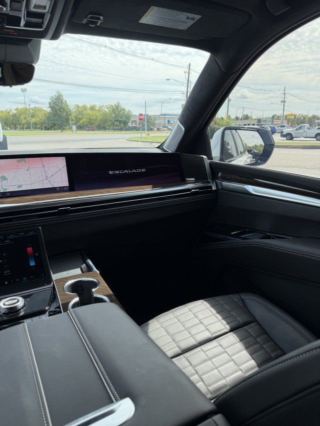 Used 2026 Cadillac Escalade Platinum Sport AWD/4WD image 44