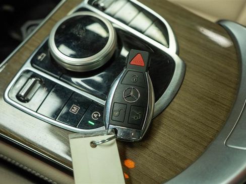 Used 2019 Mercedes-Benz GLC 300 4MATIC w/ Parking Assistance Package image 29