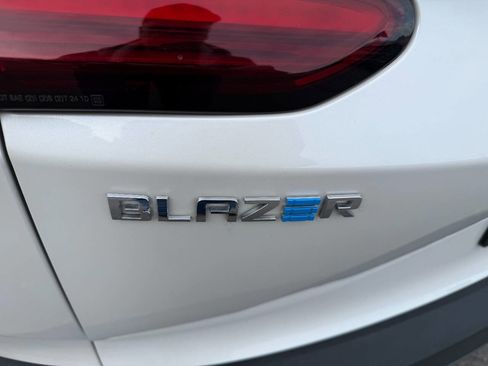 Used 2024 Chevrolet Blazer EV LT AWD/4WD image 17