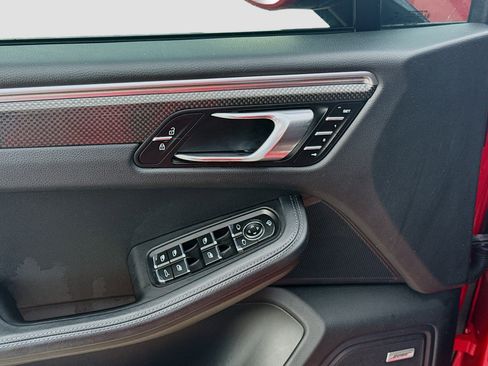 Used 2023 Porsche Macan S w/ Premium Package Plus image 18