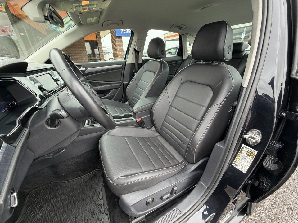 Used 2024 Volkswagen Jetta SE FWD image 11