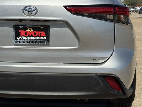 Used 2023 Toyota Highlander XLE image 6