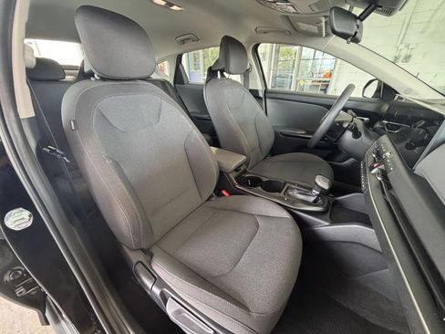 Used 2025 Kia K4 FWD image 36