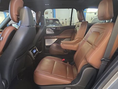 Used 2022 Lincoln Aviator Reserve w/ Equipment Group 201A RWD image 5