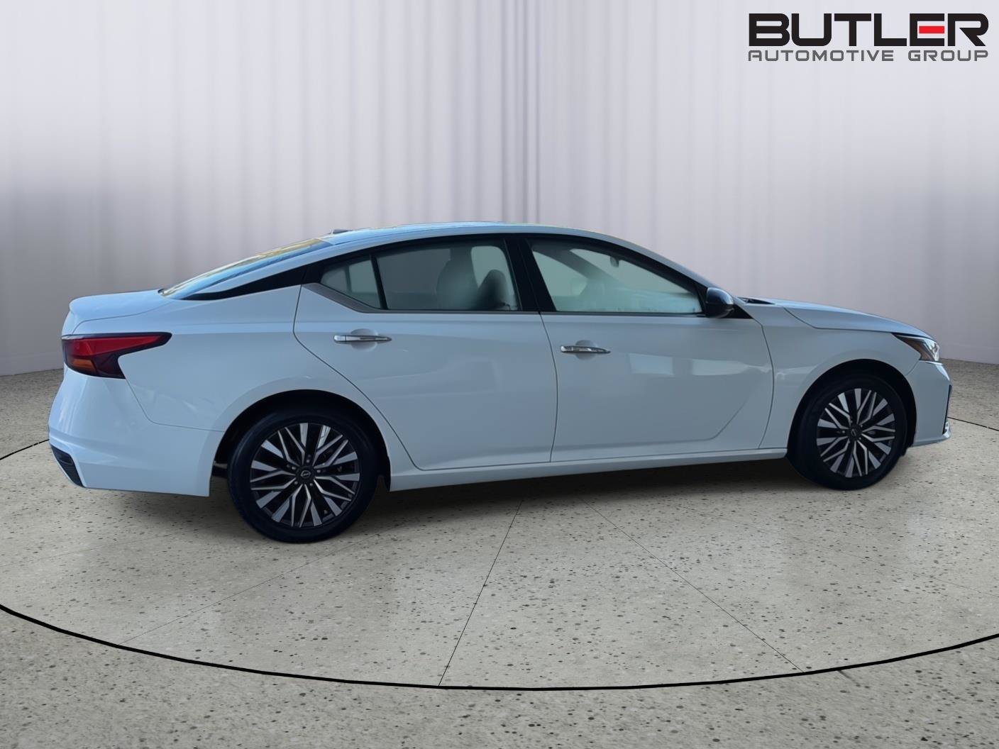 Used 2025 Nissan Altima 2.5 SV FWD image 7