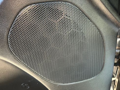 Used 2019 Jeep Grand Cherokee Altitude image 27