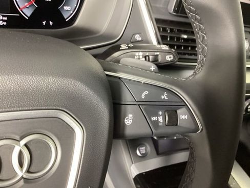 Certified 2025 Audi Q5 2.0T Premium w/ Convenience Plus Package image 31