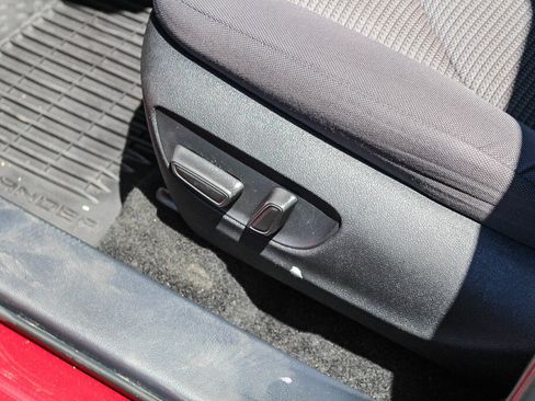 Certified 2025 Toyota Highlander LE FWD image 12