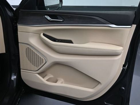 New 2026 Jeep Grand Cherokee Limited RWD image 11