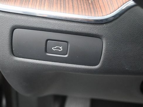 Used 2023 Volvo XC60 B5 Plus image 21