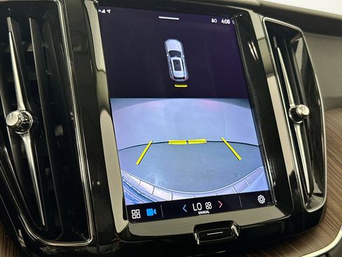 Used 2022 Volvo XC60 B5 Momentum w/ Protection Package Premier image 13