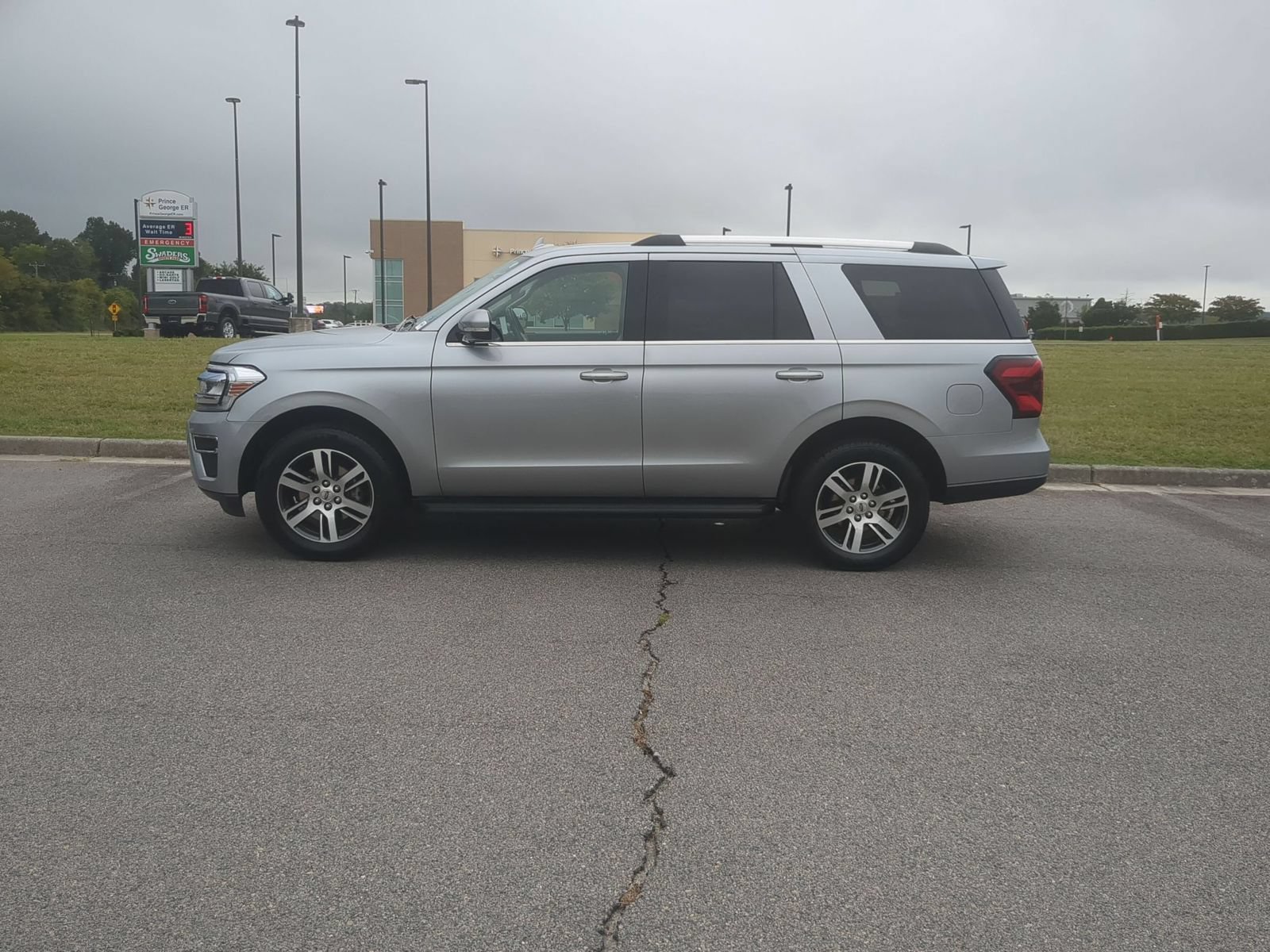 Used 2024 Ford Expedition Limited RWD image 6