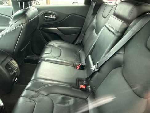 Used 2019 Jeep Cherokee Limited AWD/4WD image 11
