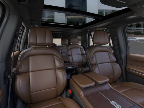 New 2026 Lincoln Navigator Reserve AWD/4WD image 10