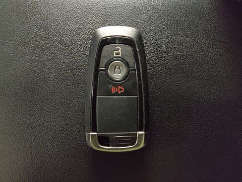 Used 2024 Ford Edge SEL image 32