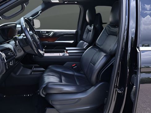 Used 2024 Lincoln Navigator Reserve AWD/4WD image 15