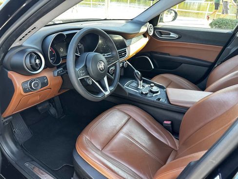 Used 2019 Alfa Romeo Giulia AWD image 5