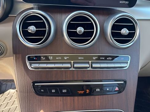 Used 2022 Mercedes-Benz GLC 300 4MATIC w/ Premium Package Lite image 23