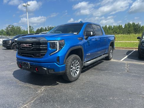 Used 2023 GMC Sierra 1500 AT4 w/ AT4 Preferred Package AWD/4WD image 3