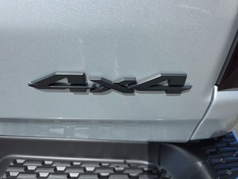 New 2026 RAM 1500 4x4 Crew Cab image 17
