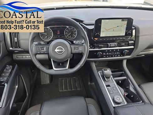 Used 2025 Nissan Pathfinder SL AWD/4WD image 11
