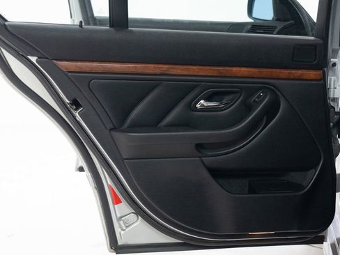 Used 2000 BMW 540i Sedan image 24