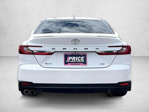 Used 2025 Toyota Camry SE w/ Convenience Package FWD image 4