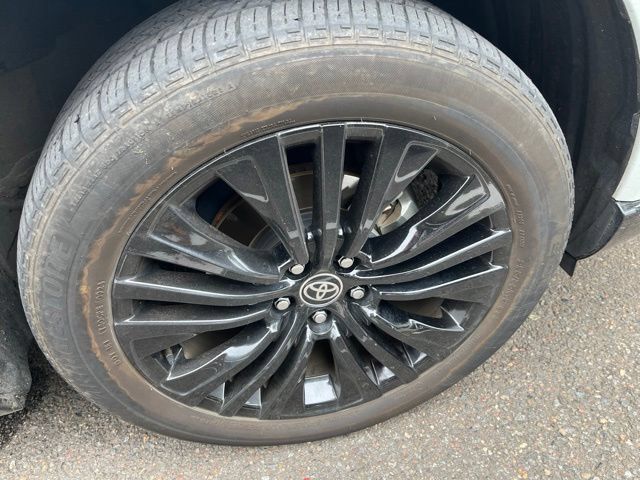 Used 2024 Toyota Venza Nightshade AWD/4WD image 9
