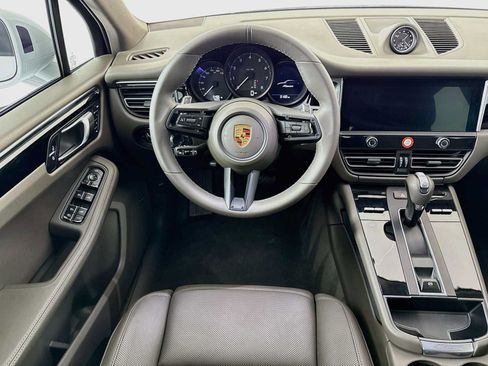 Certified 2026 Porsche Macan AWD/4WD image 24