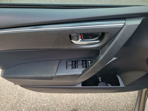 Used 2017 Toyota Corolla LE w/ LE Premium Package w/Moonroof FWD image 19