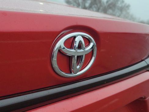 Used 2021 Toyota Corolla LE image 6