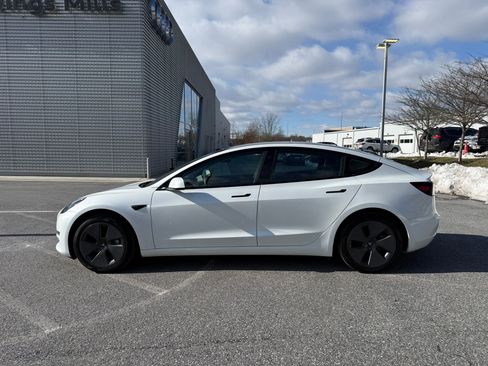 Used 2023 Tesla Model 3 Standard Range image 2