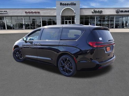 New 2026 Chrysler Pacifica Limited w/ S Appearance Package FWD image 6
