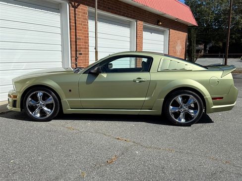 Used 2005 Ford Mustang GT Premium image 16