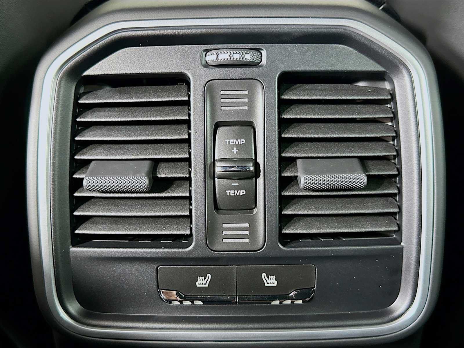 Used 2026 Porsche Macan AWD/4WD image 26