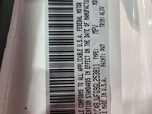 Used 2016 Jeep Wrangler Unlimited Rubicon w/ Connectivity Group image 37