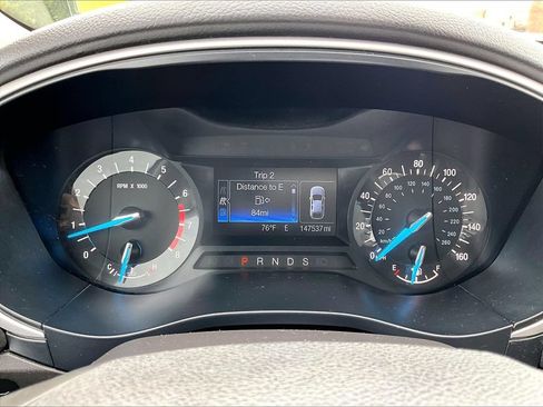 Used 2014 Ford Fusion SE FWD image 16
