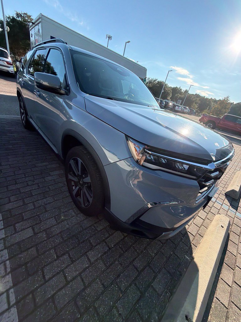 Used 2023 Honda Pilot Touring image 3