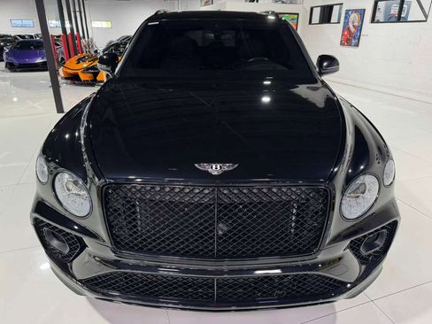 Used 2022 Bentley Bentayga image 2