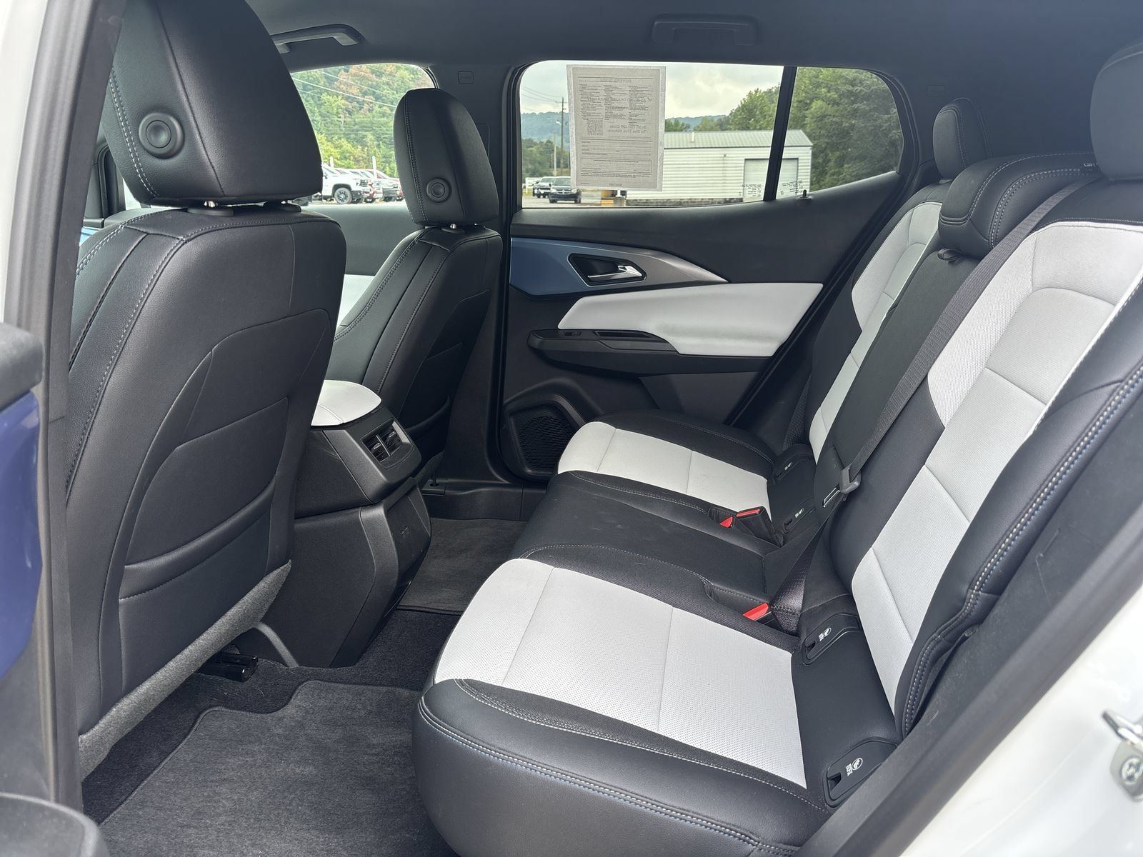 Used 2024 Chevrolet Equinox EV LT AWD/4WD image 24